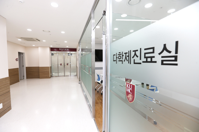 Cancer center-consulting room
